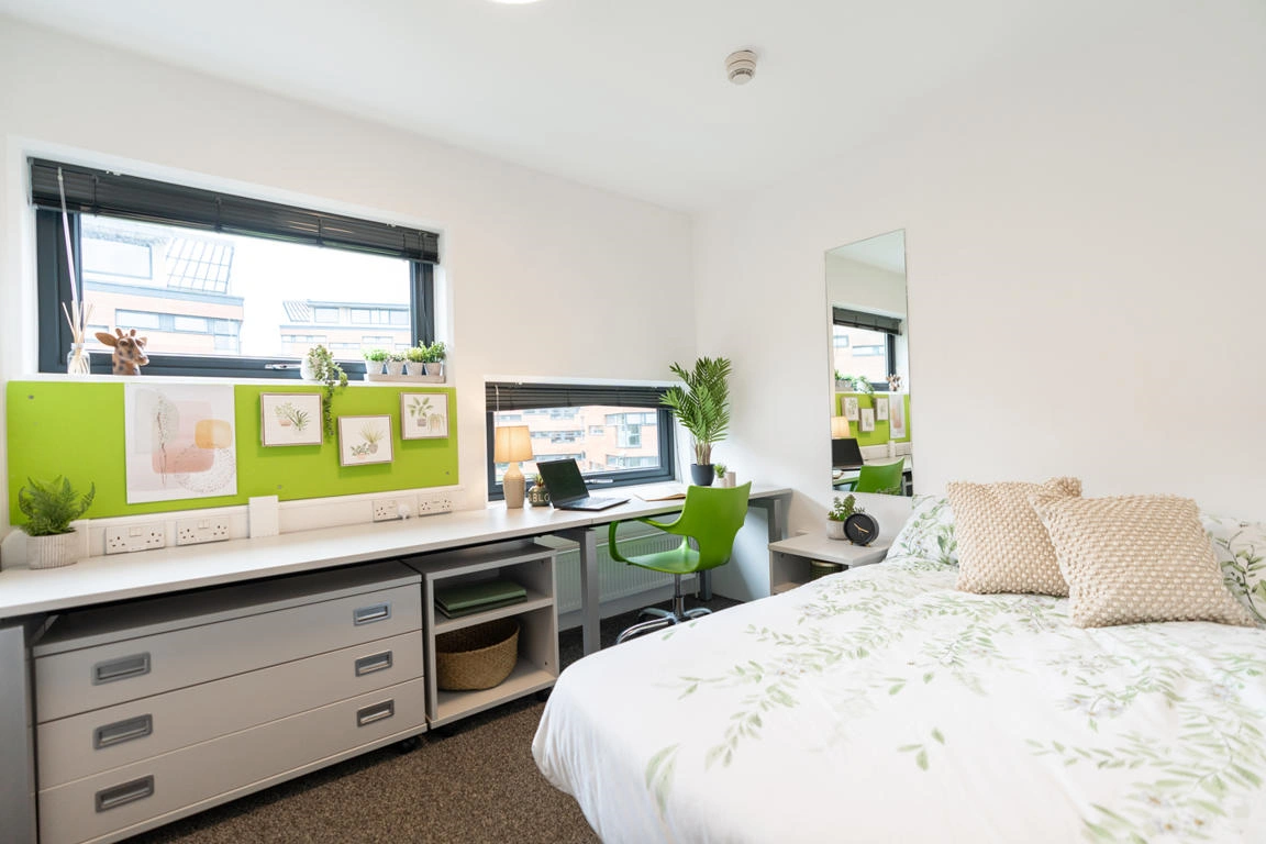 Mason (The Vale, en-suite, 42 недели)
