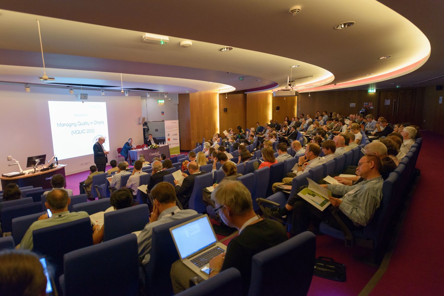 Кампус Cranfield University